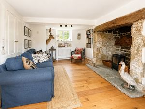 Sitting Room- click for photo gallery